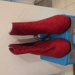 East 5th red booties w/heel size 10